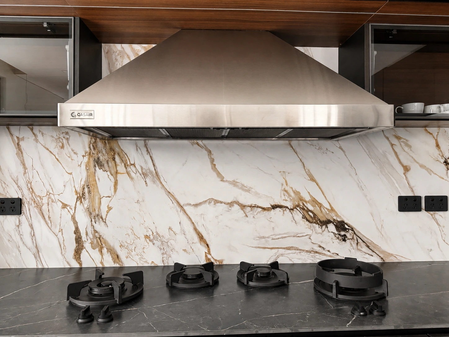 North Ryde splashback detail — book-matched Calacatta-gold marble behind a stainless rangehood and gas cooktop